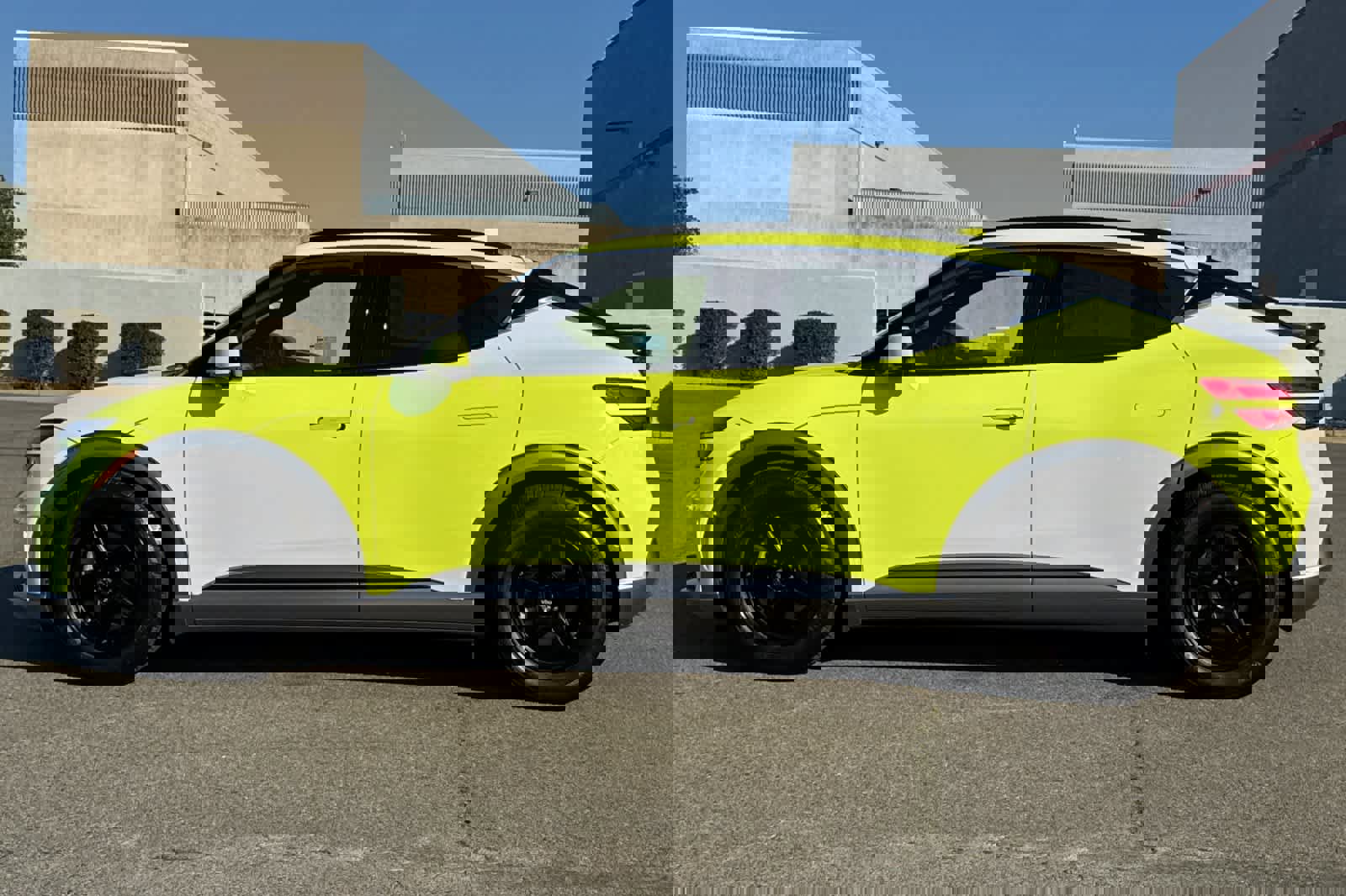 Used 2023 Genesis GV60 Advanced image 9