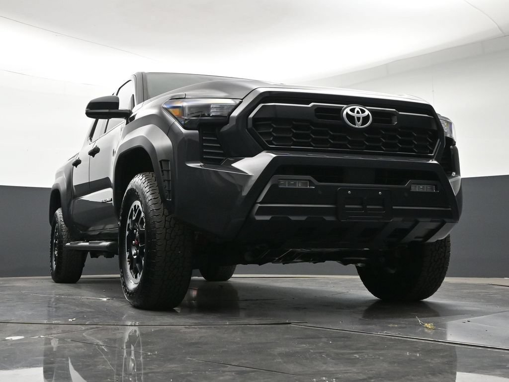 Used 2024 Toyota Tacoma TRD Off-Road w/ TRD Off Road Upgrade Package AWD/4WD image 29