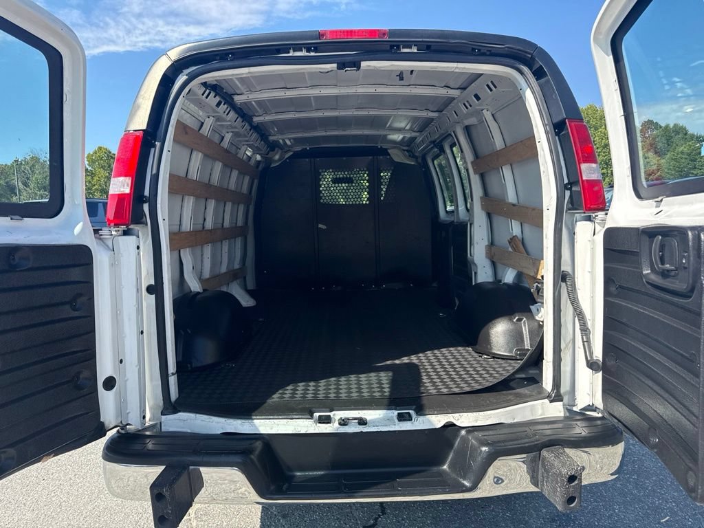 Used 2022 GMC Savana 2500 w/ Driver Convenience Package RWD image 19