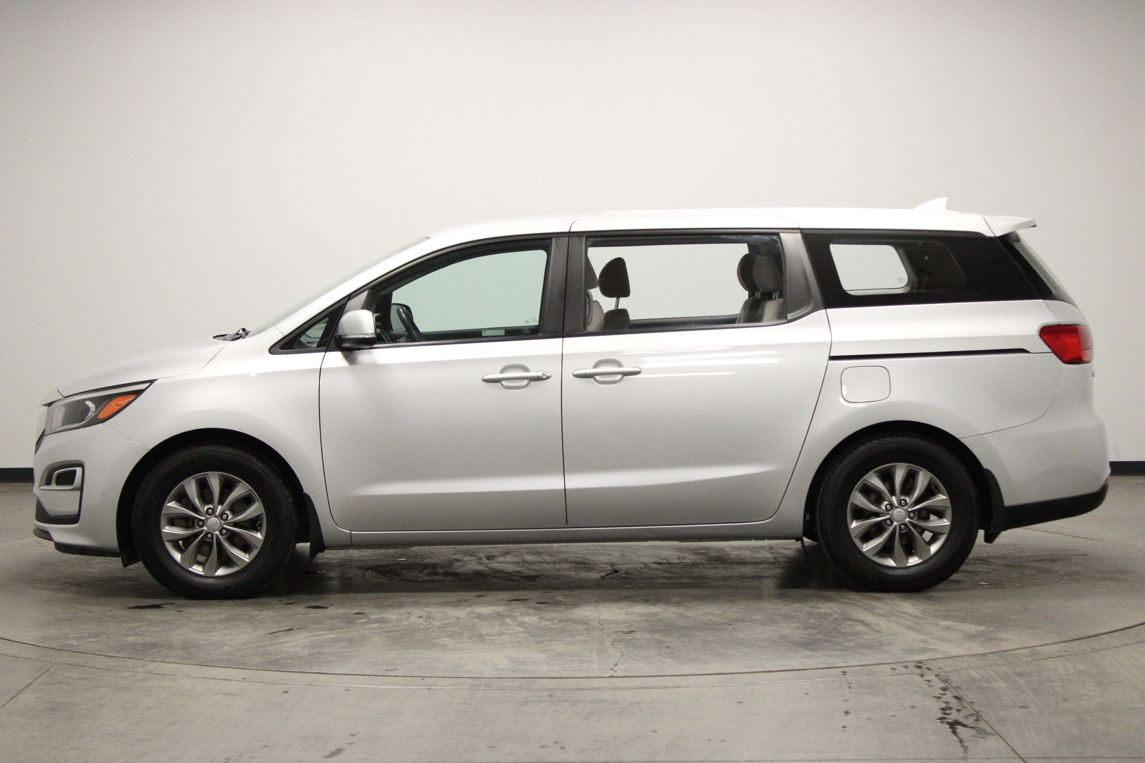 Used 2019 Kia Sedona L image 5