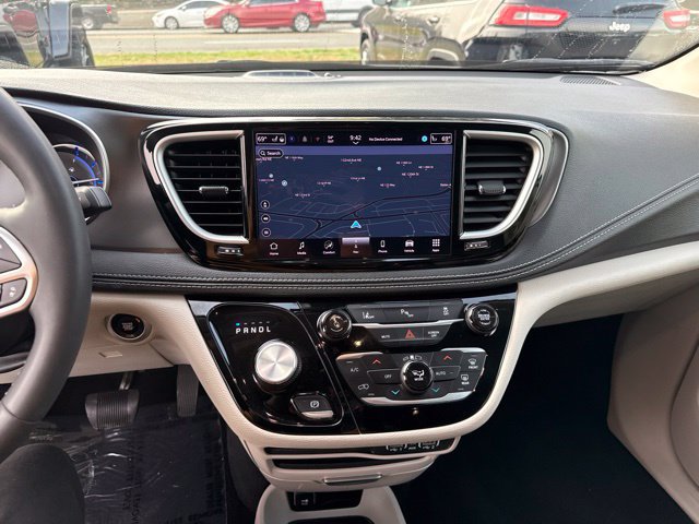 Used 2024 Chrysler Pacifica Limited FWD image 22