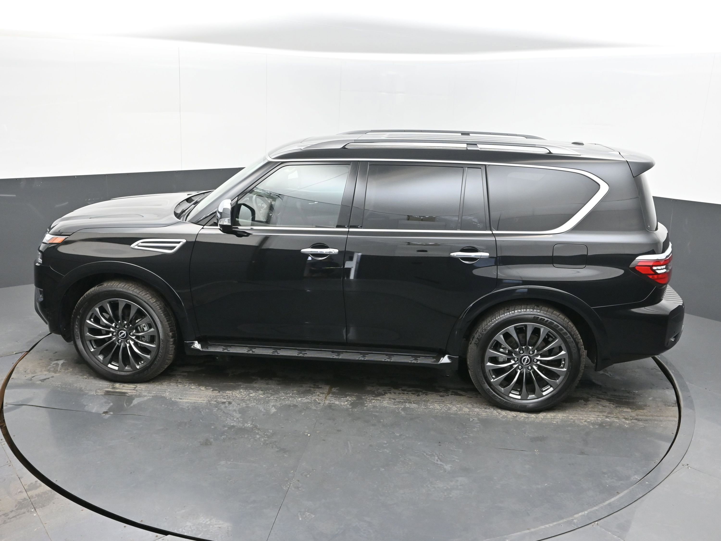 Used 2024 Nissan Armada Platinum image 32