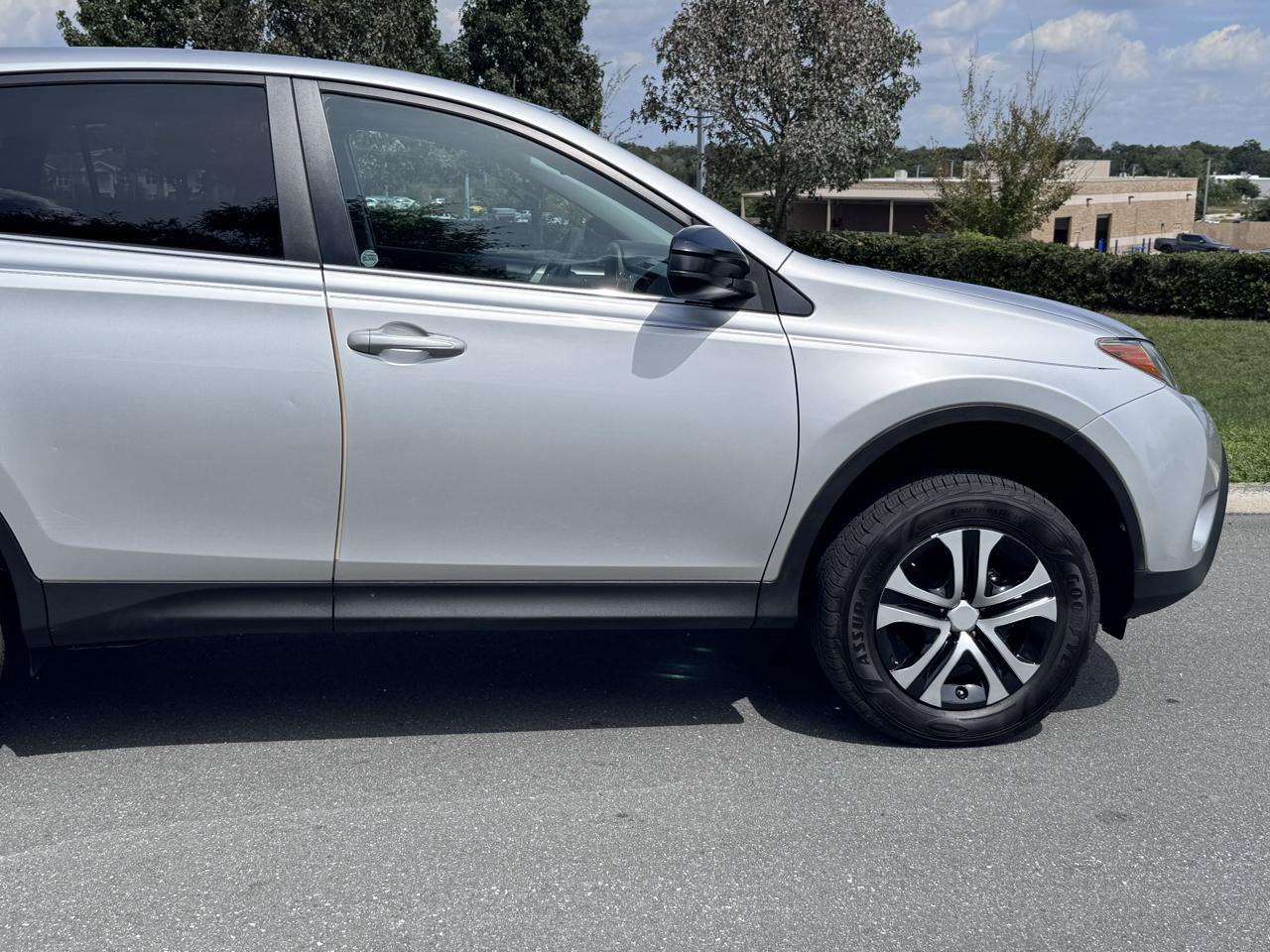 Used 2015 Toyota RAV4 LE AWD/4WD image 31