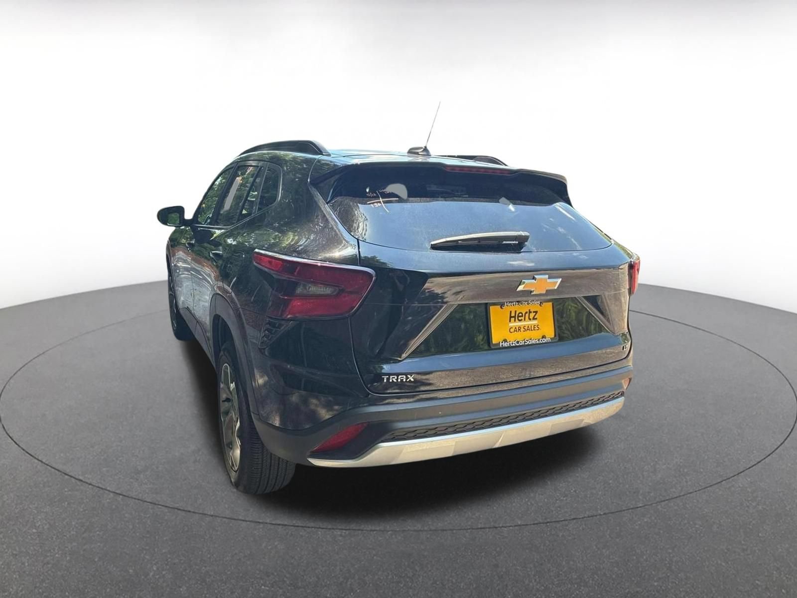 Used 2025 Chevrolet Trax LT FWD image 5