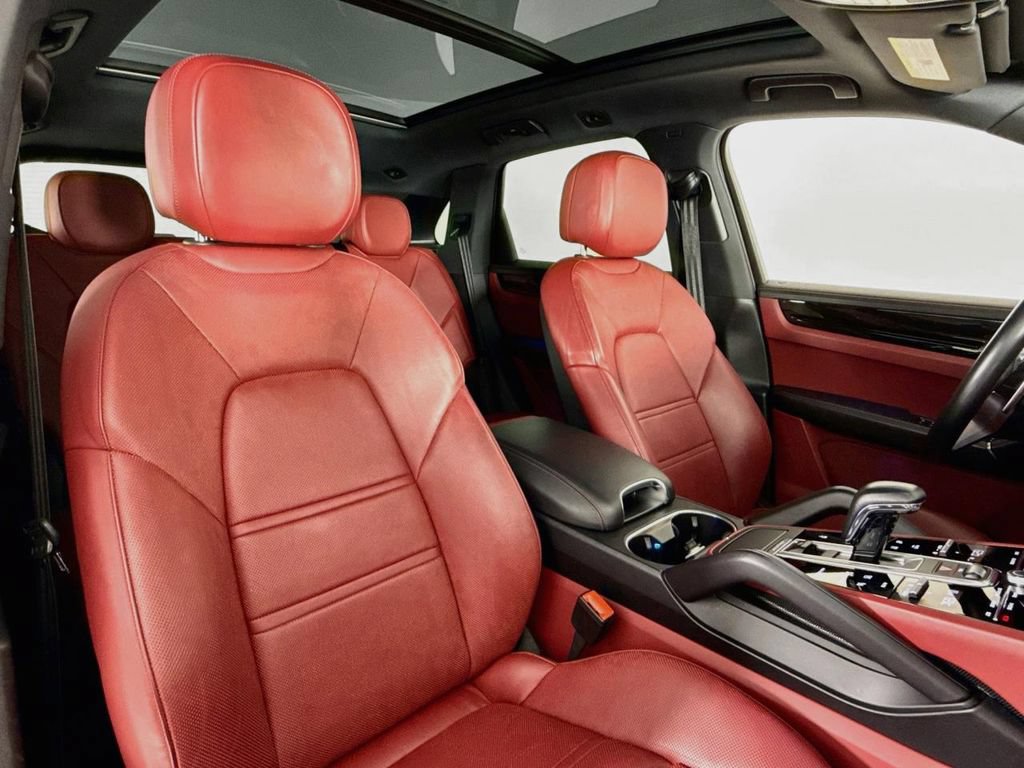 Certified 2023 Porsche Cayenne AWD/4WD image 18