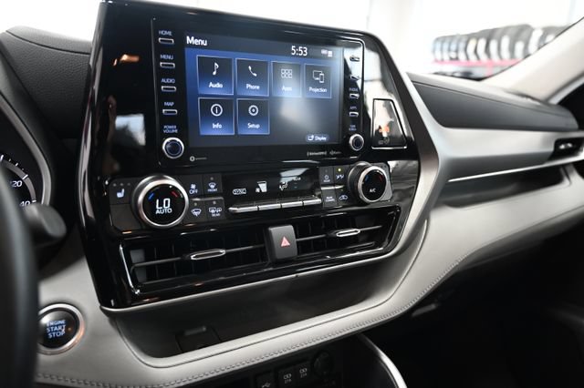 Used 2021 Toyota Highlander XLE AWD/4WD image 16