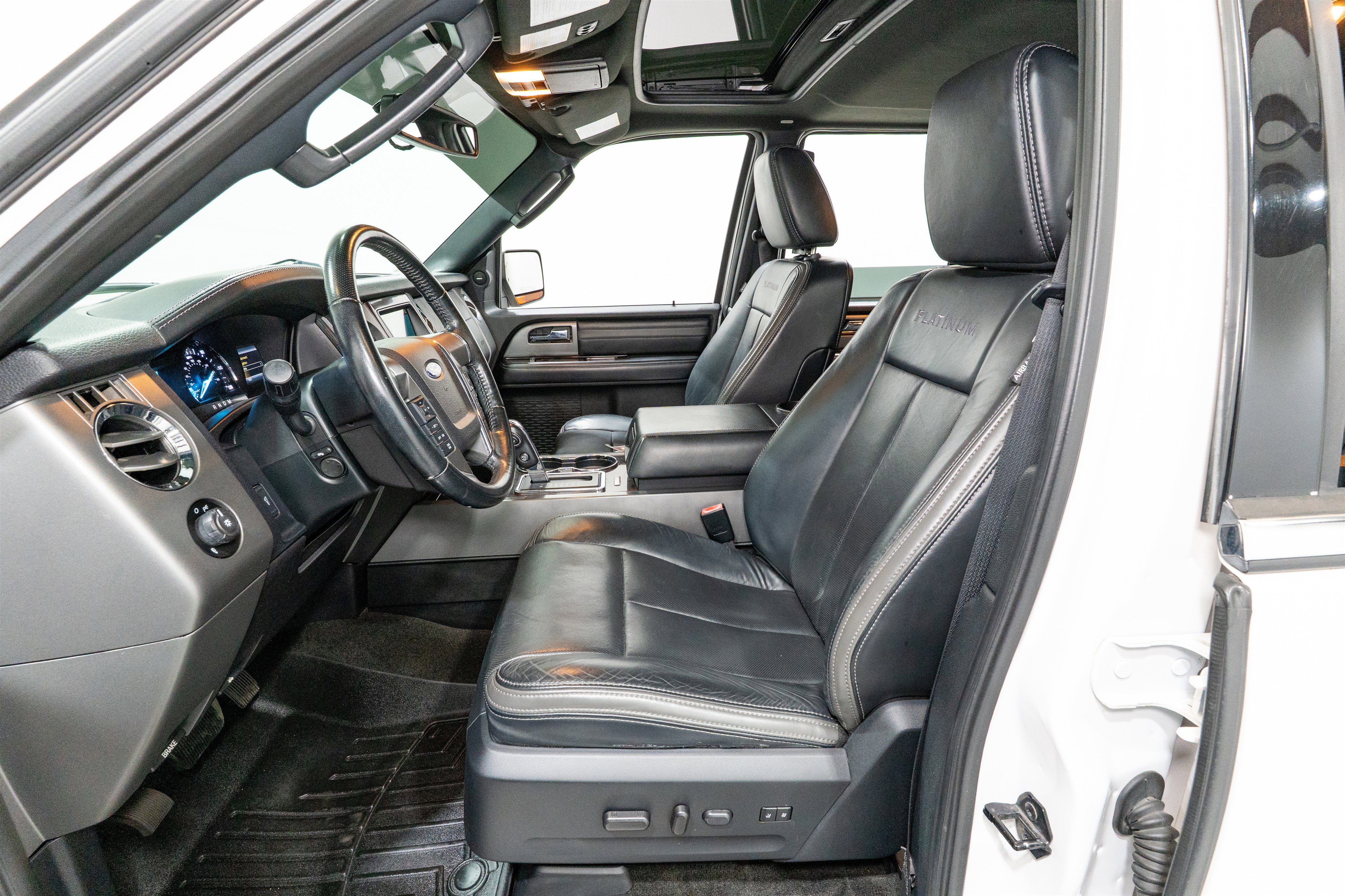 Used 2017 Ford Expedition Platinum image 16
