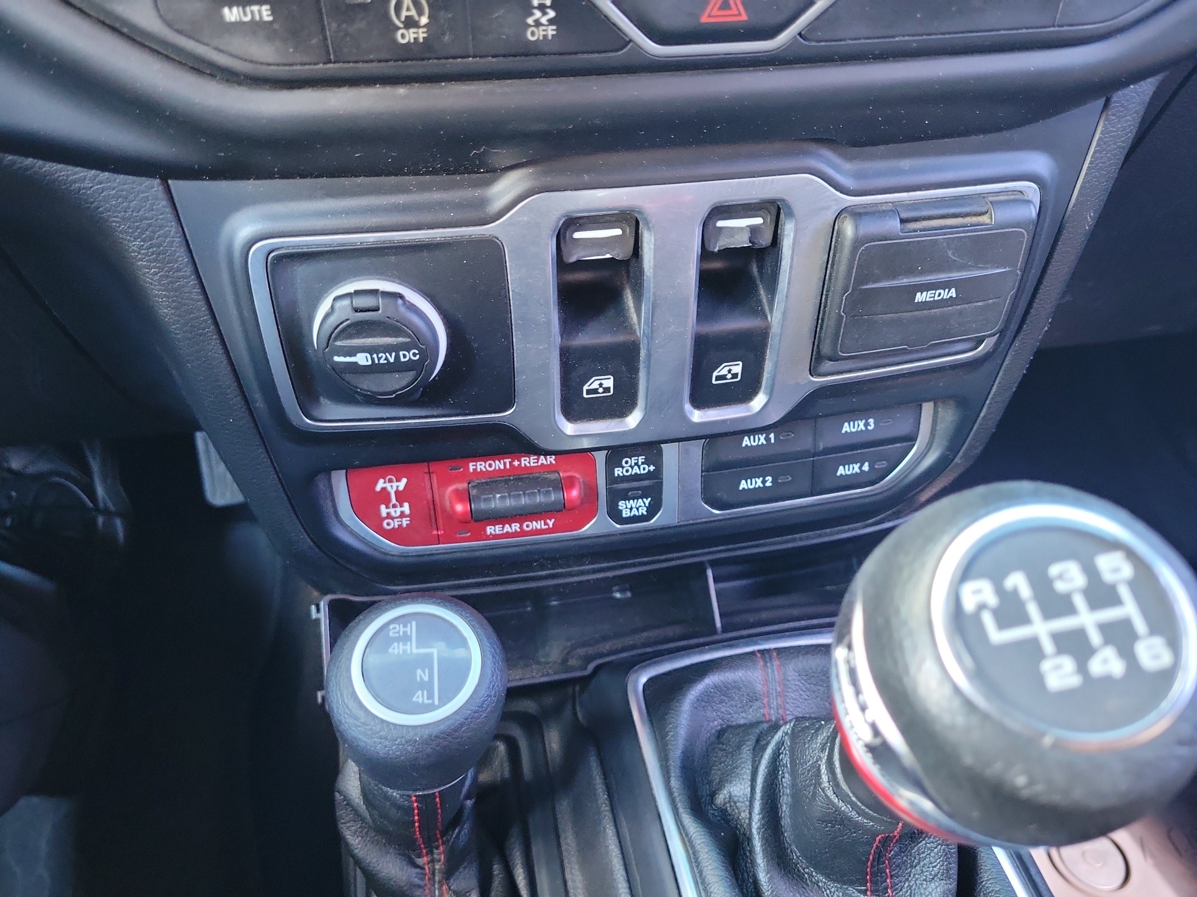 Used 2023 Jeep Wrangler Rubicon AWD/4WD image 25