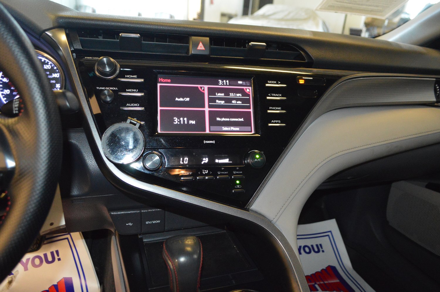 Used 2019 Toyota Camry SE FWD image 19