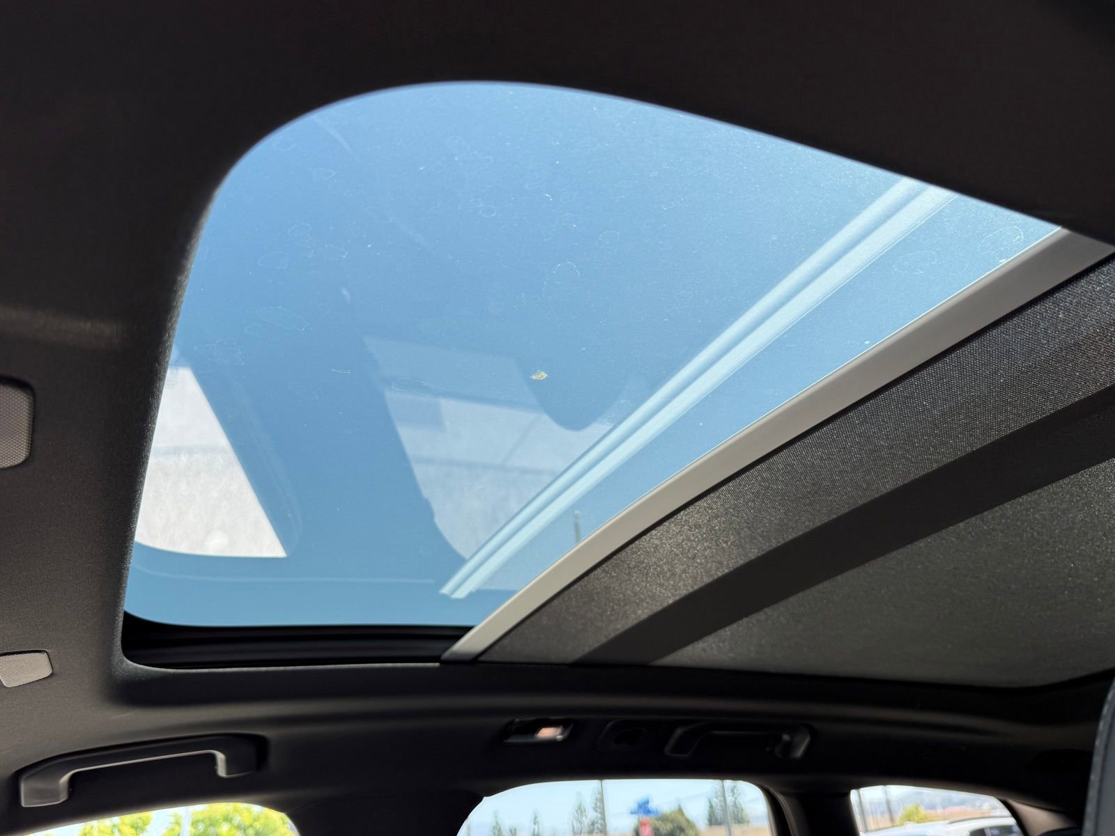 Used 2022 Volvo XC60 T8 R-Design w/ Advanced Package image 28