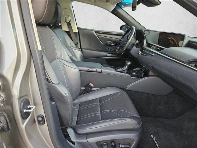 Used 2021 Lexus ES 300h Ultra Luxury w/ Accessory Package 2 image 15