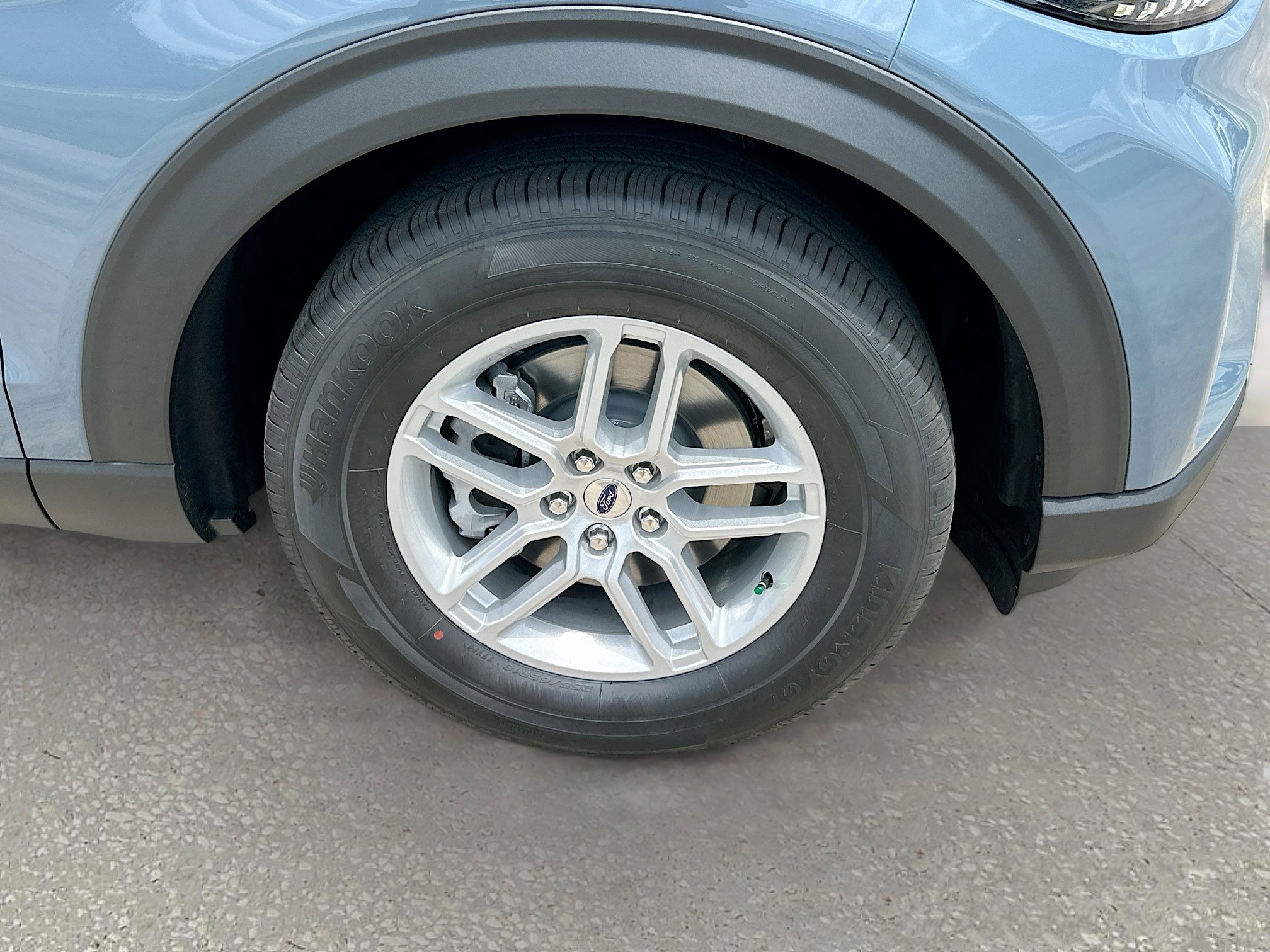New 2026 Ford Explorer Active RWD image 19