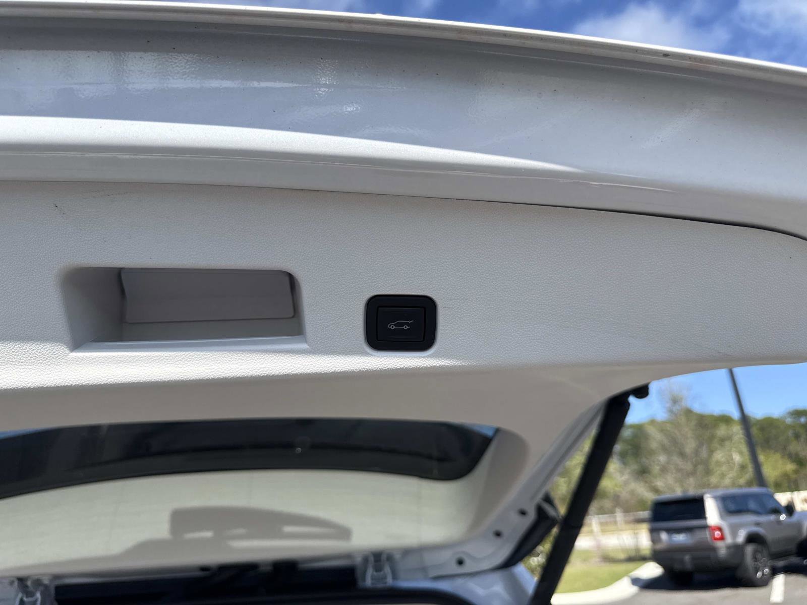 Used 2024 GMC Acadia Denali image 12