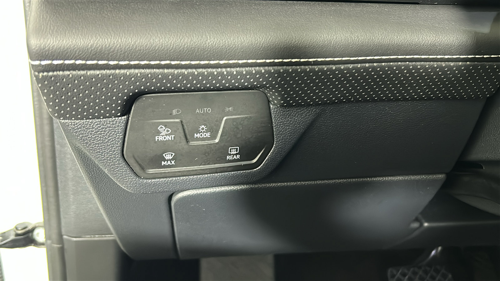 Used 2025 Volkswagen Atlas SE AWD/4WD image 20