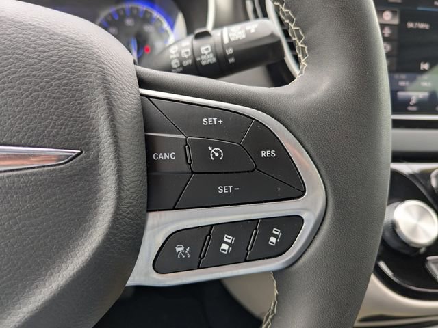 Used 2024 Chrysler Pacifica Touring-L FWD image 28