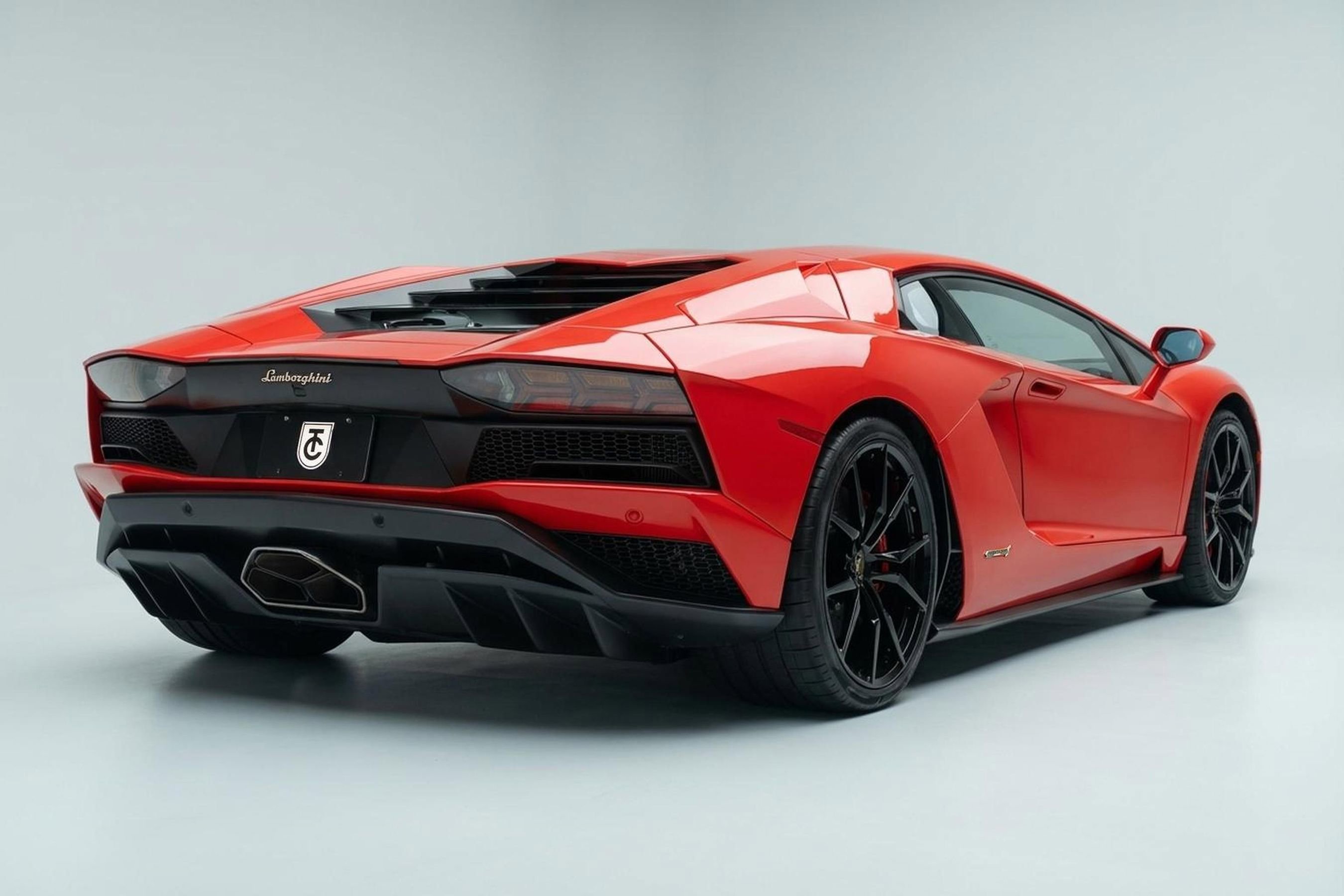 Used 2019 Lamborghini Aventador S AWD/4WD image 3