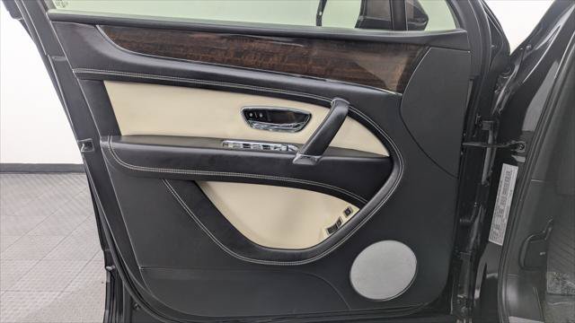 Used 2019 Bentley Bentayga AWD/4WD image 13