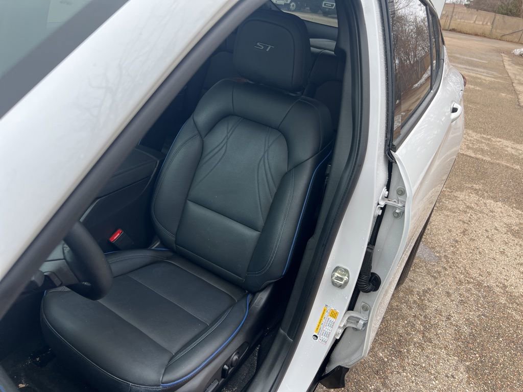 Certified 2024 Buick Envista Sport Touring w/ Convenience I Package image 32