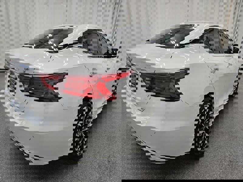 Used 2018 Nissan Maxima SR w/ Interior Lighting Package image 7