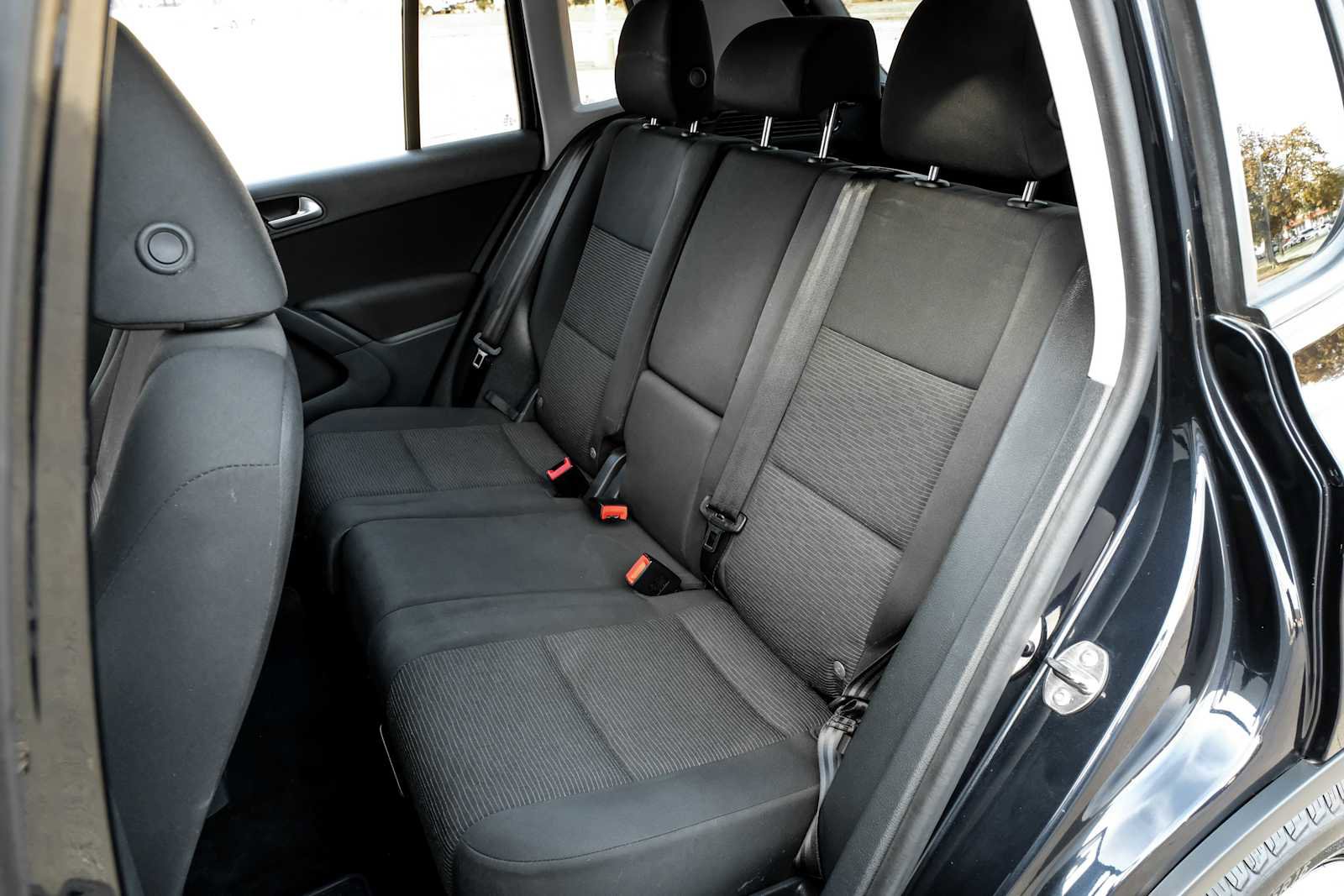 Used 2017 Volkswagen Tiguan S image 36