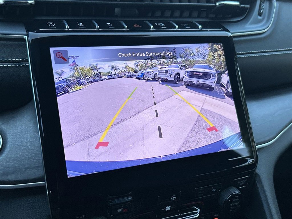 Used 2025 Jeep Grand Cherokee Limited w/ Black Appearance Package image 14