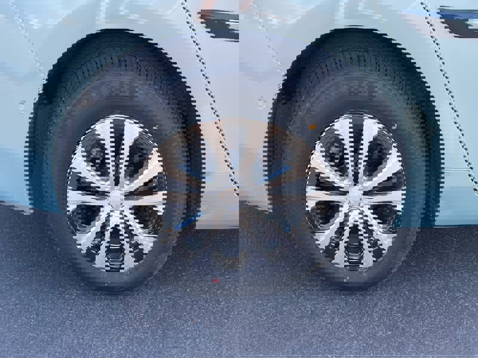 Used 2022 Toyota Prius XLE w/ Advanced Technology Package image 15