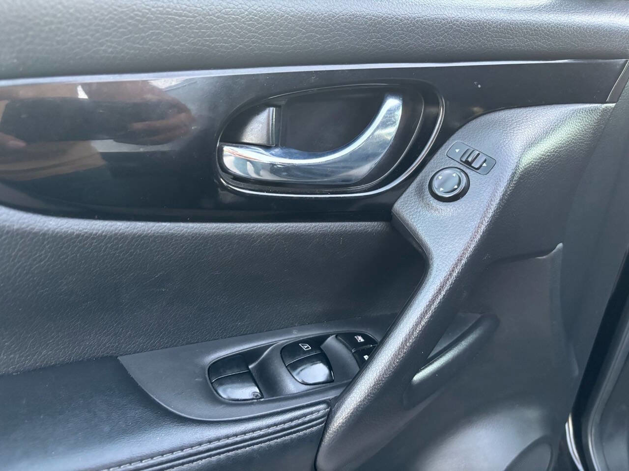 Used 2018 Nissan Rogue Sport SV image 22