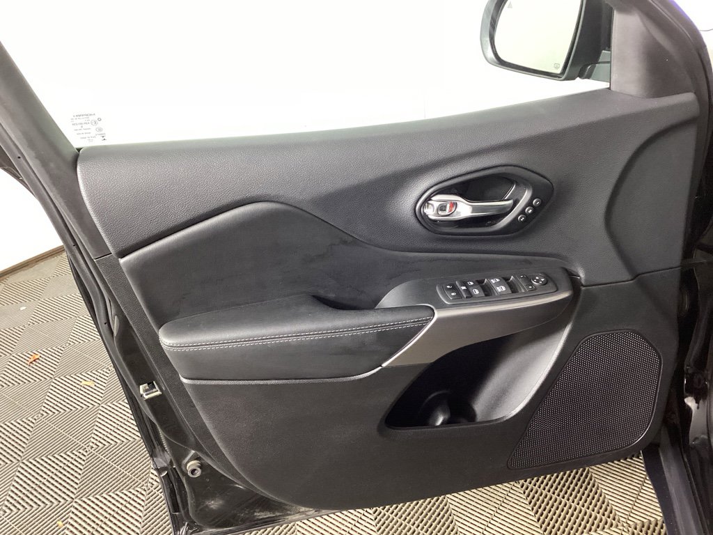 Used 2022 Jeep Cherokee Limited w/ Elite Package AWD/4WD image 15