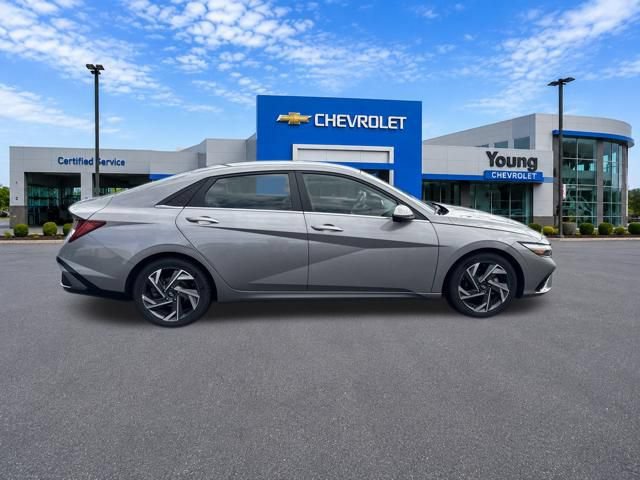 Used 2024 Hyundai Elantra Limited FWD image 8