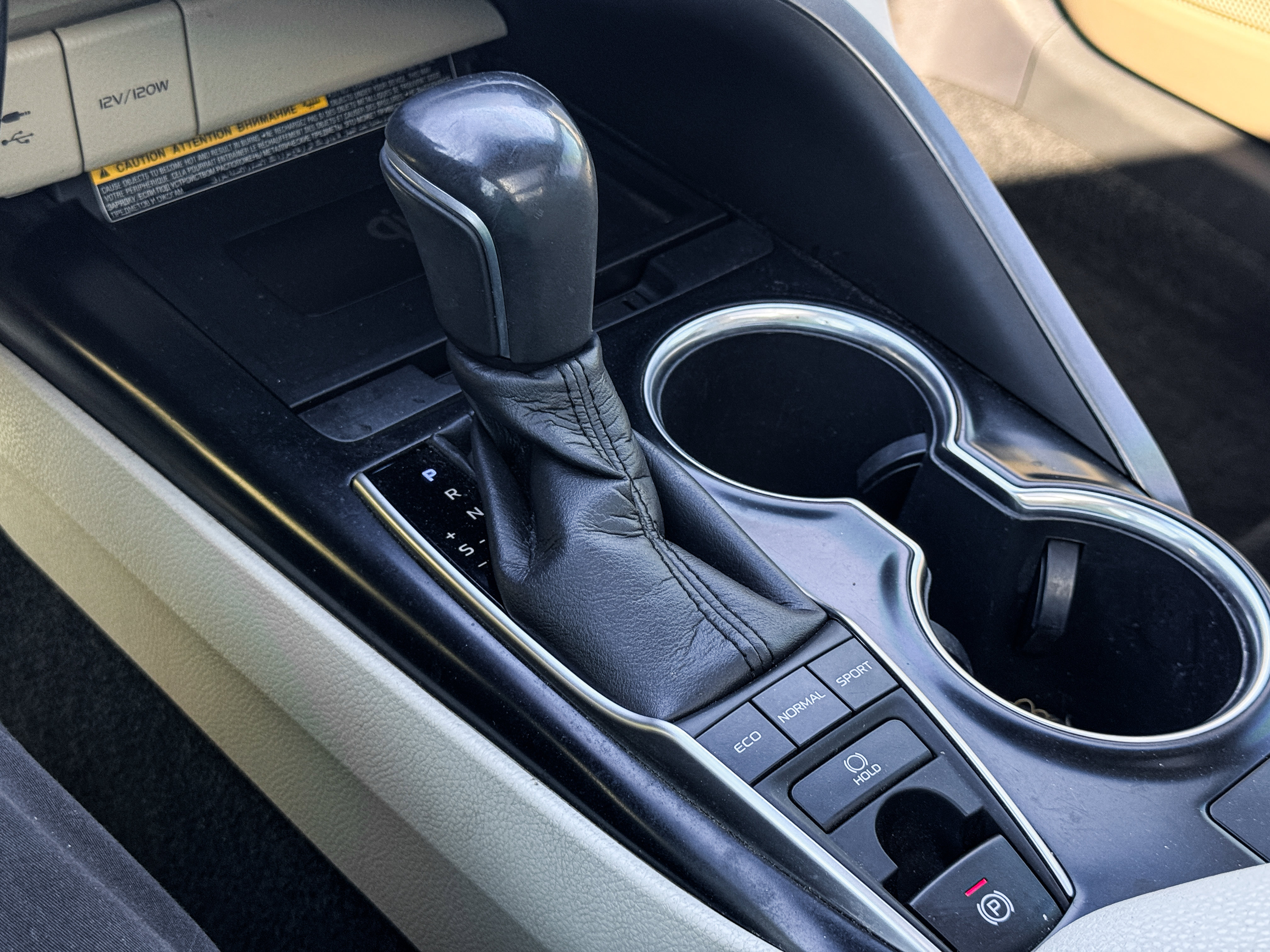 Used 2018 Toyota Camry XLE image 14