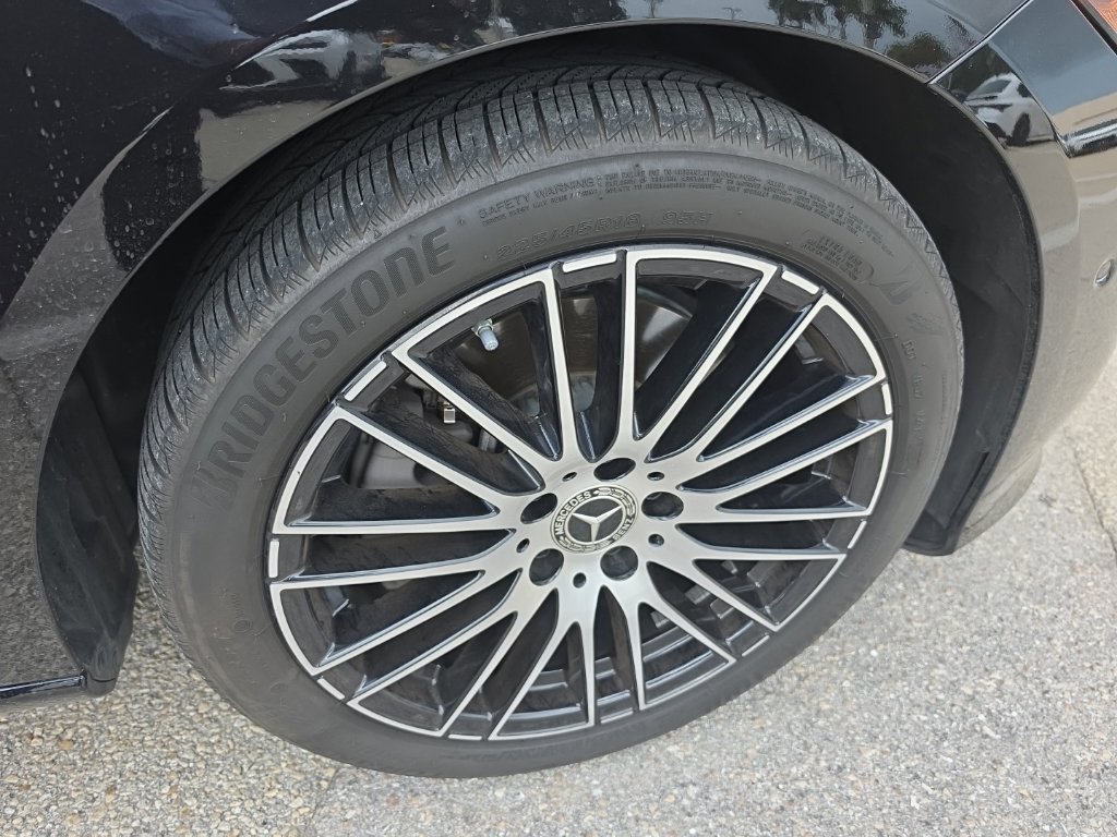 Used 2025 Mercedes-Benz C 300 Sedan image 11