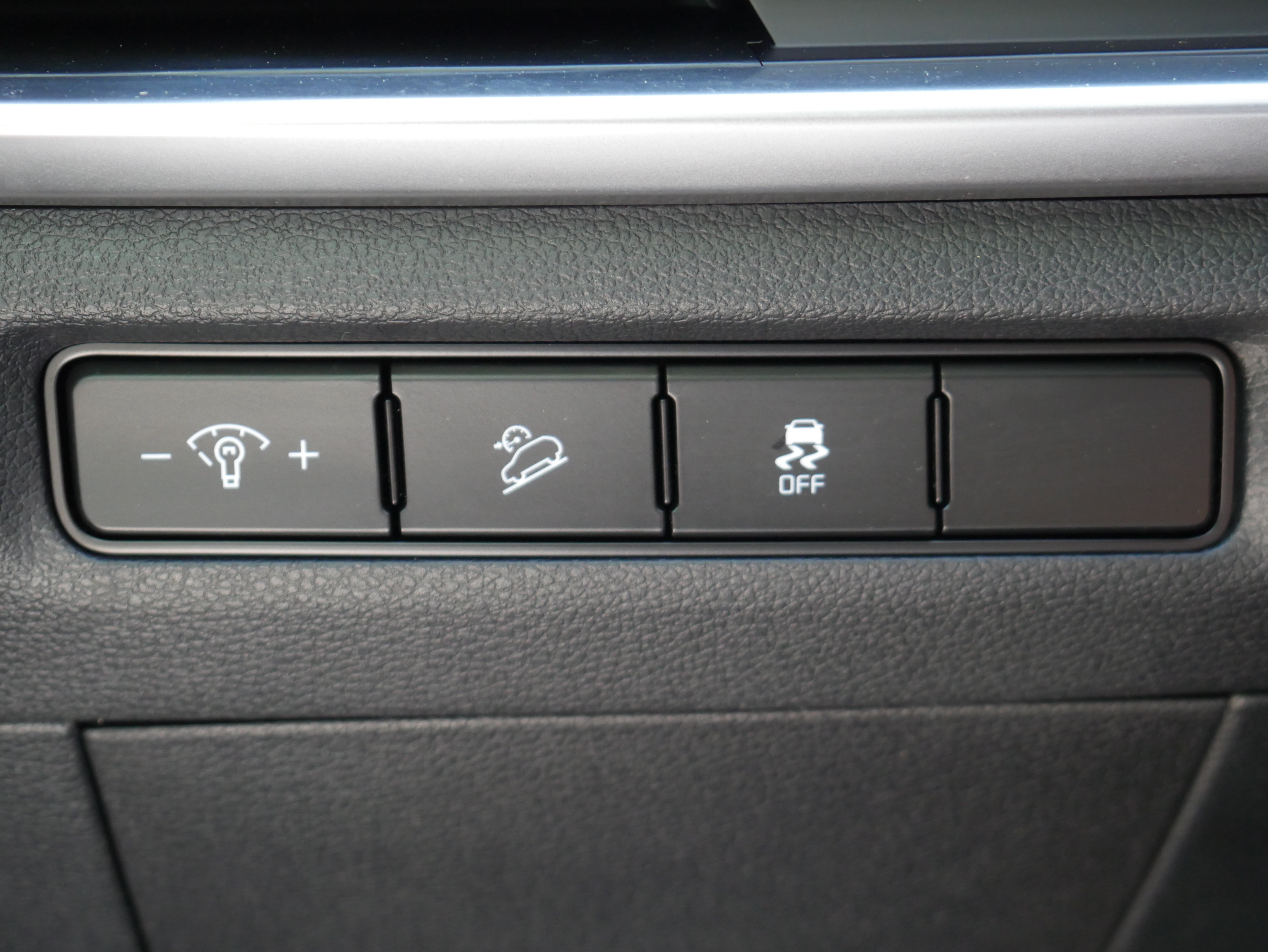 Certified 2025 Kia Telluride LX FWD image 32