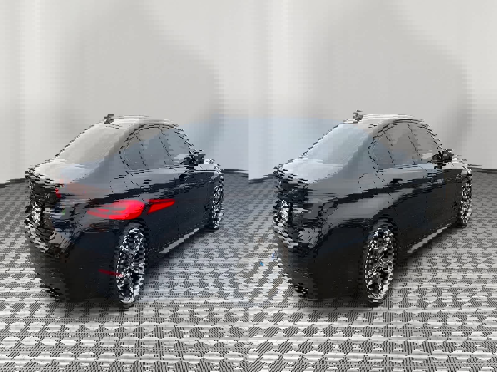 Used 2021 BMW M550i xDrive w/ Executive Package image 5