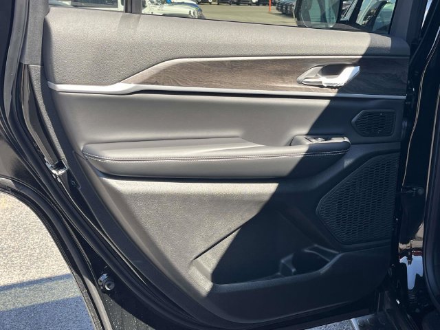 New 2027 Jeep Grand Cherokee L Limited AWD/4WD image 15