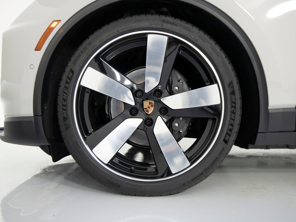 New 2026 Porsche Macan 4 Electric image 14