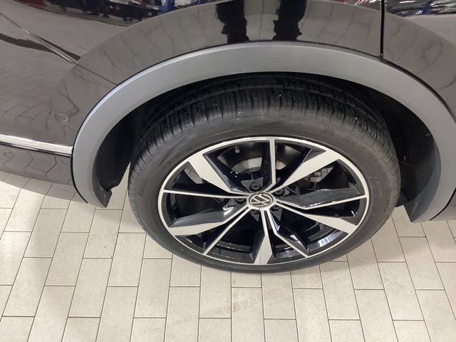 Used 2024 Volkswagen Tiguan SEL R-Line AWD/4WD image 23