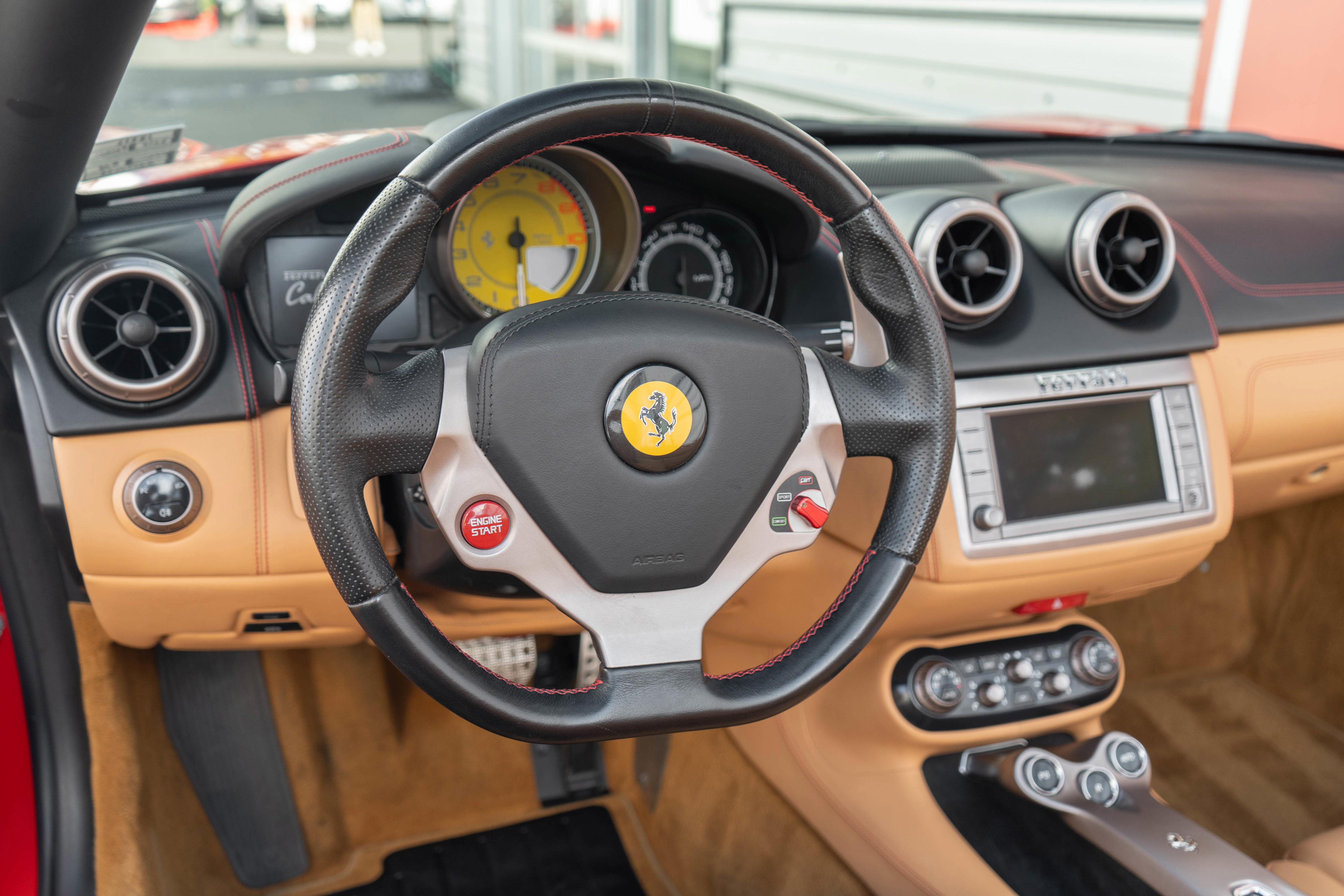 Used 2010 Ferrari California RWD image 15