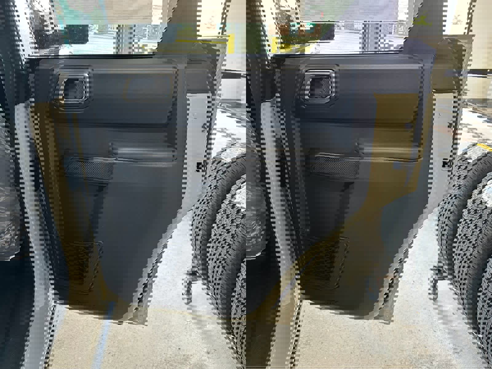 New 2025 Ford Bronco Badlands image 34