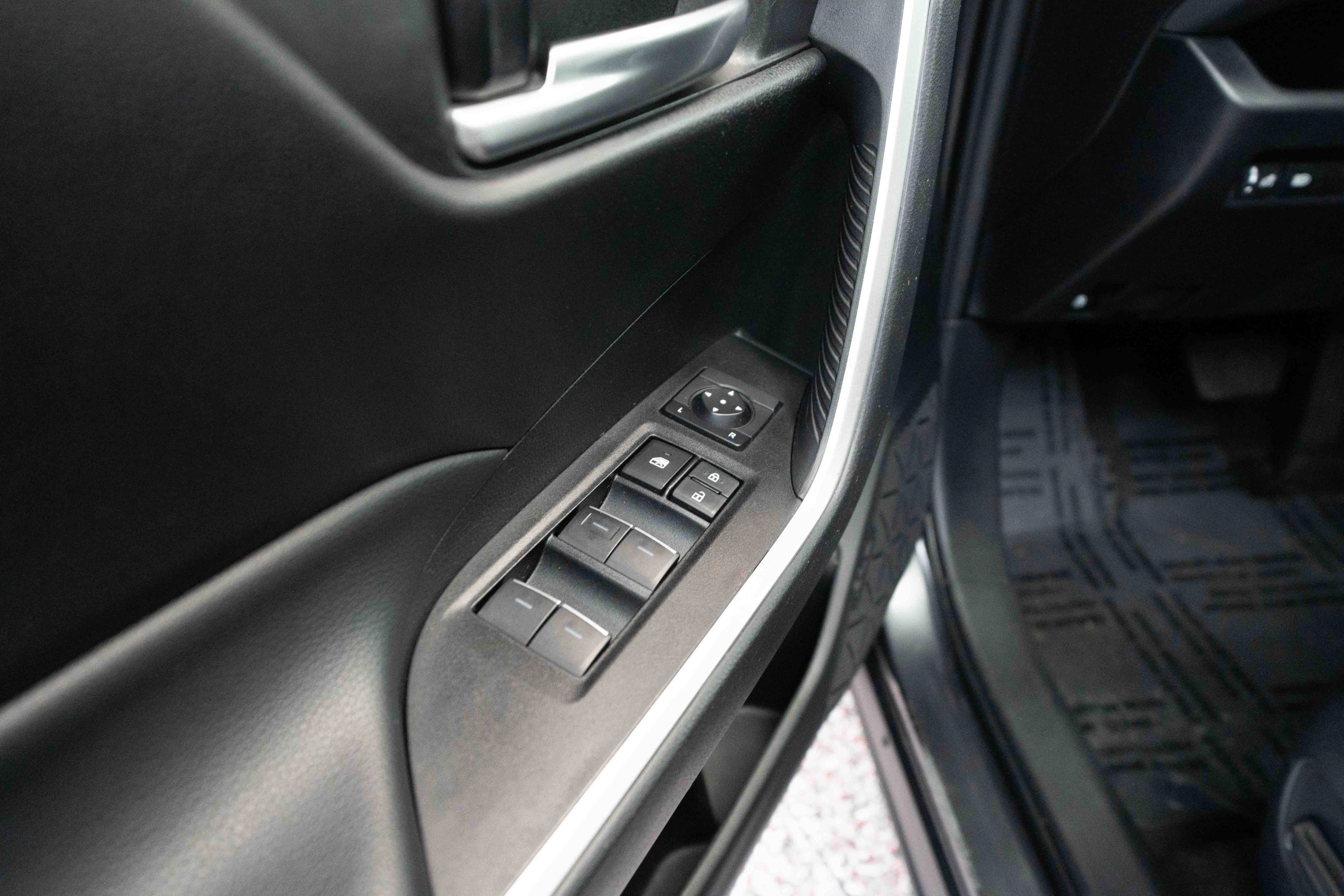 Used 2023 Toyota RAV4 SE image 7