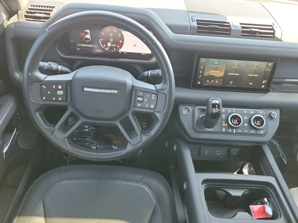 Used 2024 Land Rover Defender 110 X-Dynamic SE image 18