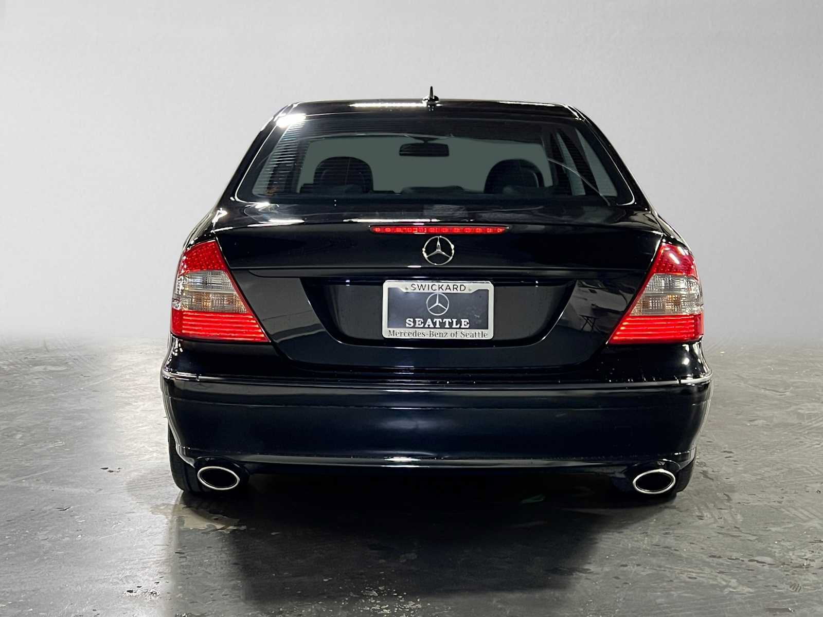 Used 2008 Mercedes-Benz E 350 4MATIC Sedan image 4