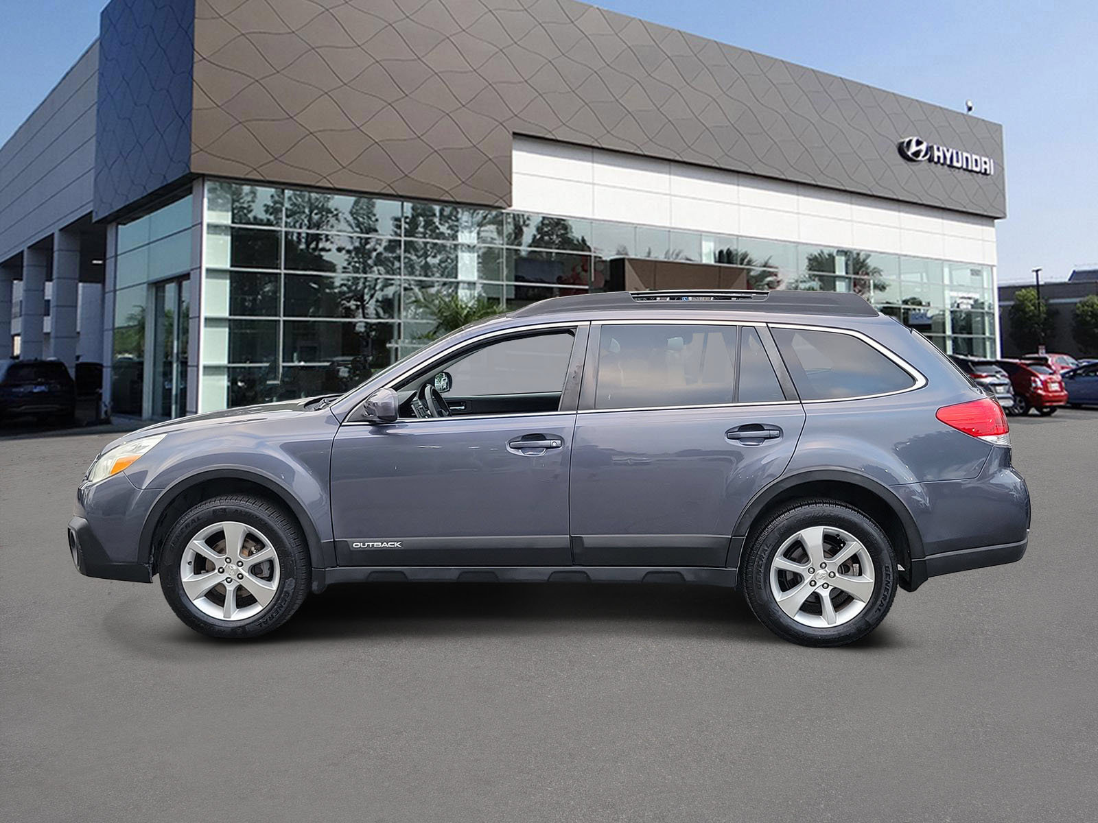 Used 2014 Subaru Outback 2.5i Limited w/ Moonroof Package AWD/4WD image 3