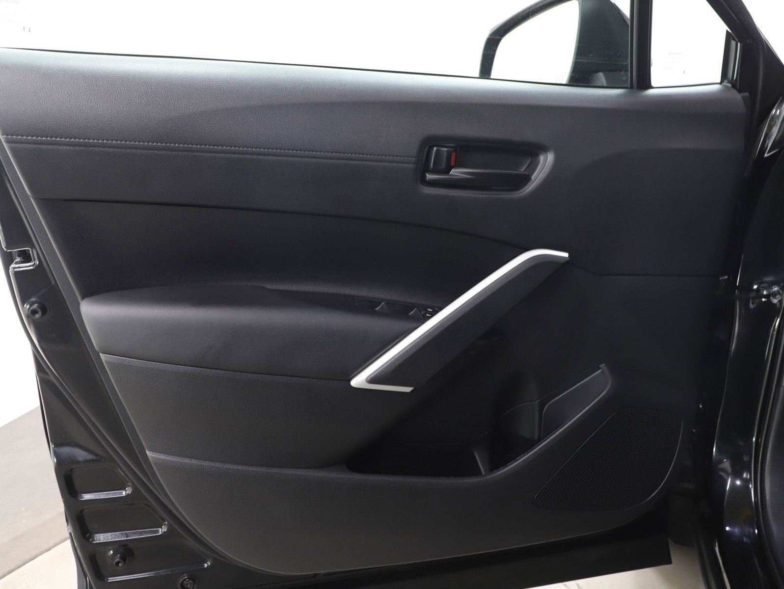 Used 2025 Toyota Corolla Cross LE w/ Moonroof Package image 19