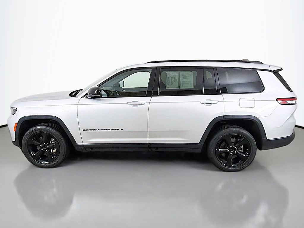 Used 2023 Jeep Grand Cherokee L Laredo image 13