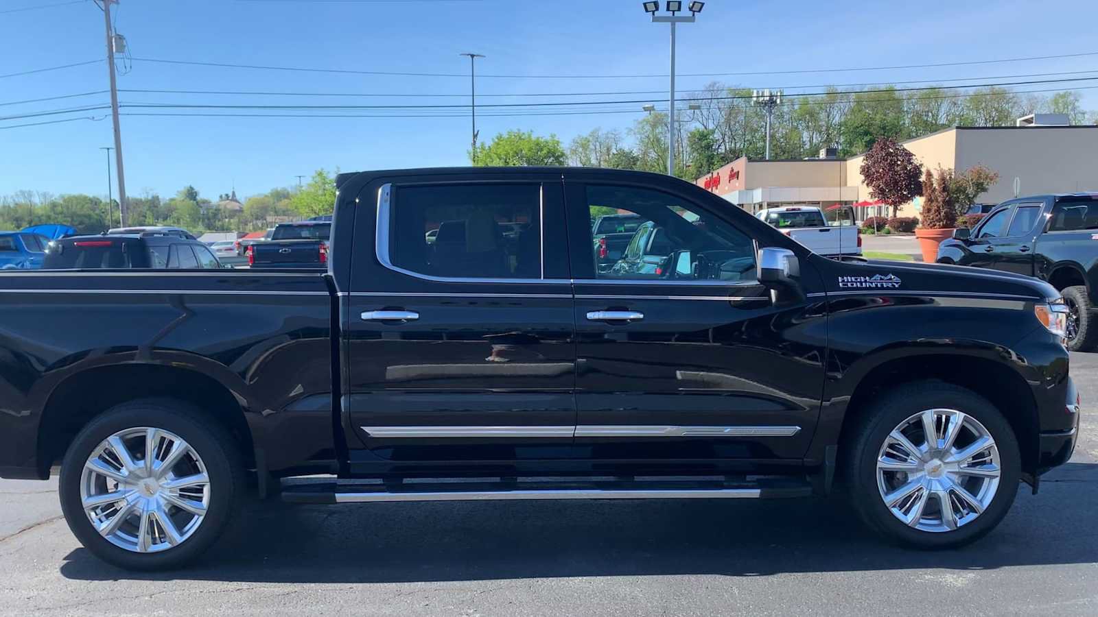 Certified 2023 Chevrolet Silverado 1500 High Country w/ High Country Premium Package AWD/4WD image 9