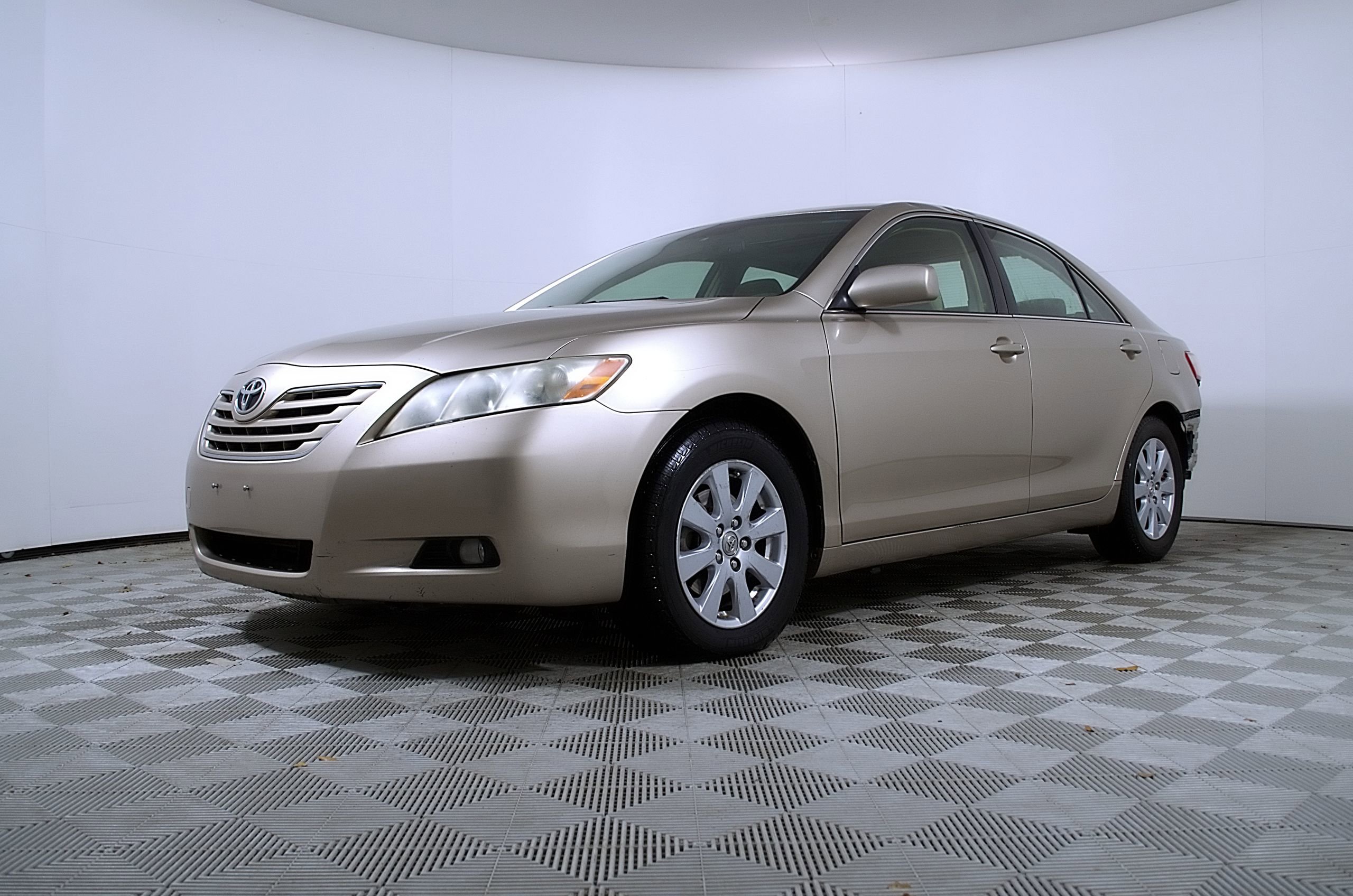 Used 2007 Toyota Camry CE FWD image 2