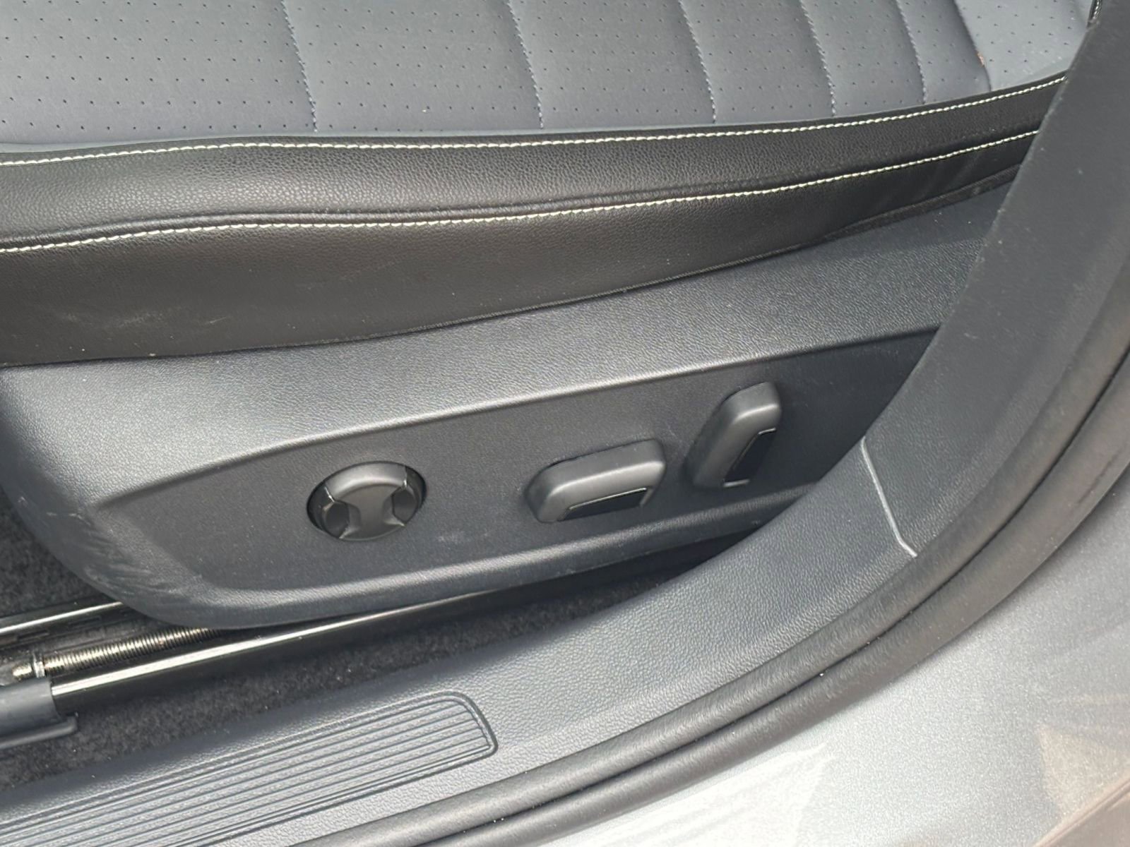 Used 2025 Volkswagen Jetta SE image 22