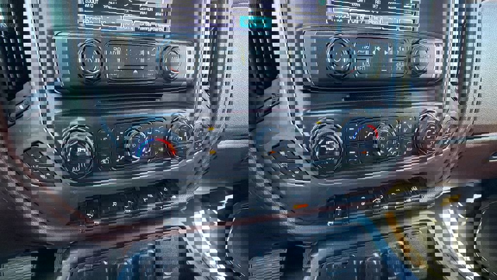 Used 2015 Chevrolet Silverado 1500 High Country w/ High Country Premium Package image 31