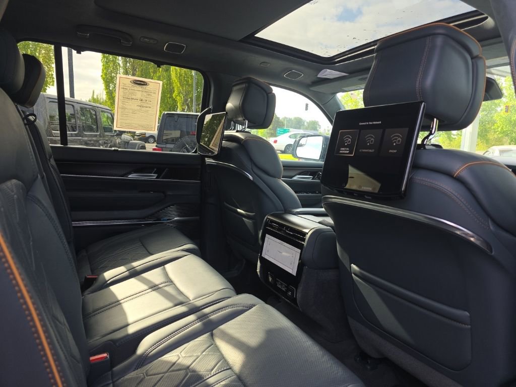 Certified 2024 Jeep Grand Wagoneer Series III w/ Rear Seat Video Group 1 AWD/4WD image 11