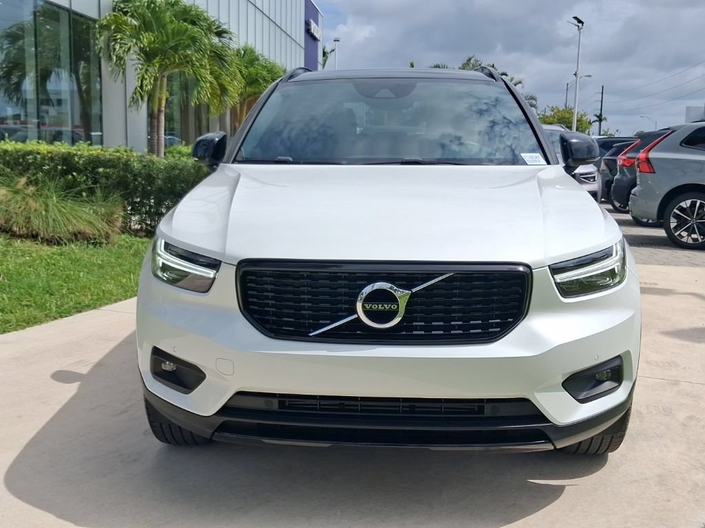 Used 2021 Volvo XC40 T4 R-Design w/ Protection Package Premier FWD image 2